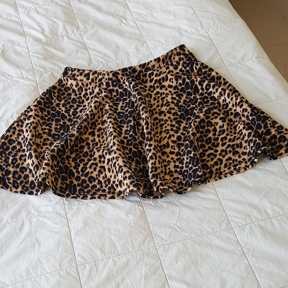 Leopard print flare short skirt. Xsmall. - Picture 2 of 2
